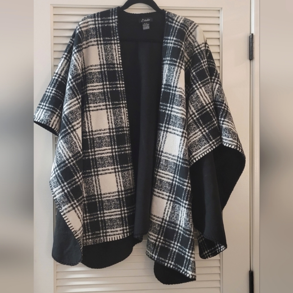 E Studio - One Size Black & White Plaid Poncho